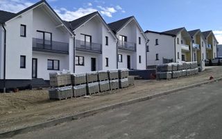 Casa modern 4 camere 2 bai 118.5 mp utili si teren 400 mp in Sura Mare - Poză 2