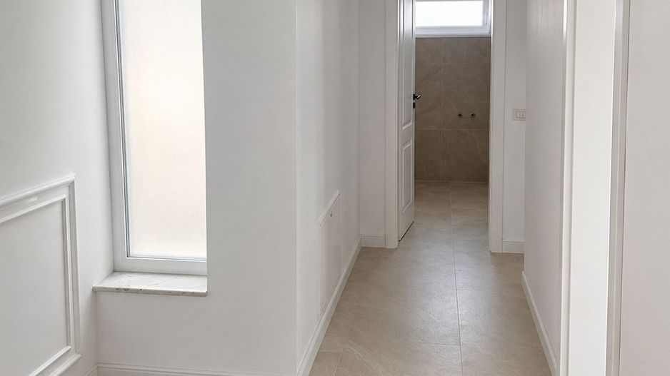 Jumătate de duplex premium, 120 mp utili, teren 256 mp, garaj și 3 dor - Poză 17