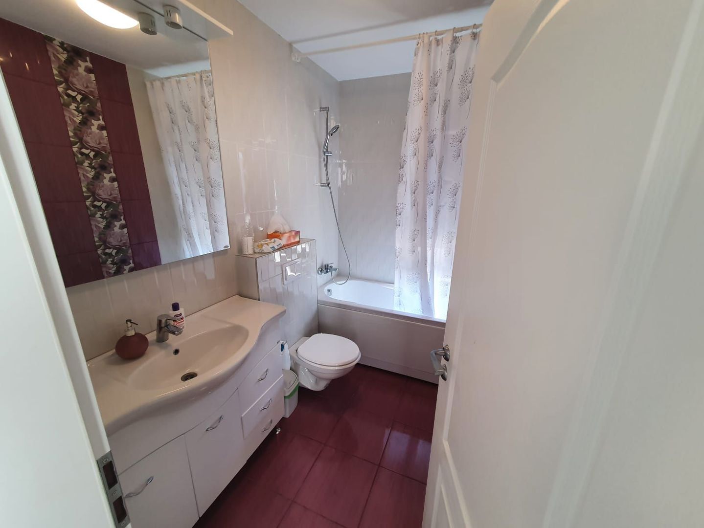 Casa cu 4 camere si garaj - Poză 9
