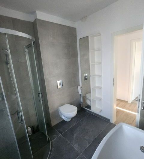 Apartament spatios cu 2 locuri de parcare - Poză 5