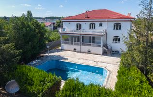 Domeniu privat 5.000 mp, cu reședință de 625 mp și piscină, Corbeanca