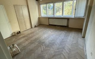 Garsoniera in bloc interbelic | Parc Cismigiu  | De renovat | Etaj 1/5 - Poză 1