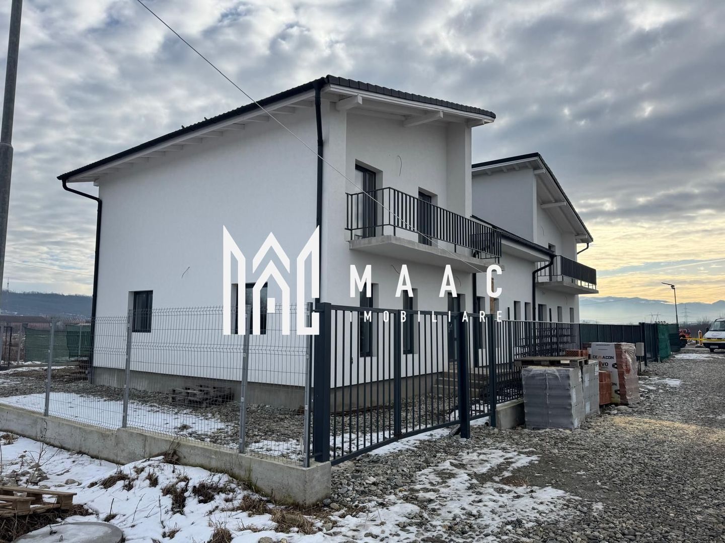 Duplex | 147 MPU | Curte 191 MP | Șelimbăr-Mohu | Central - Poză 1