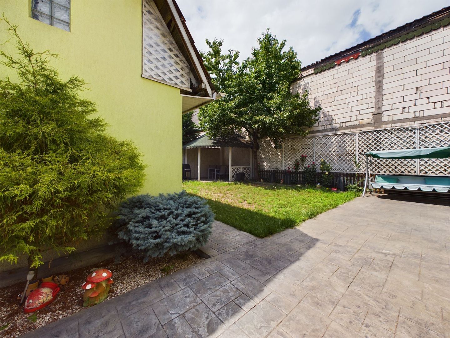 Casă cochetă pe strada Făt Frumos. - Poză 1