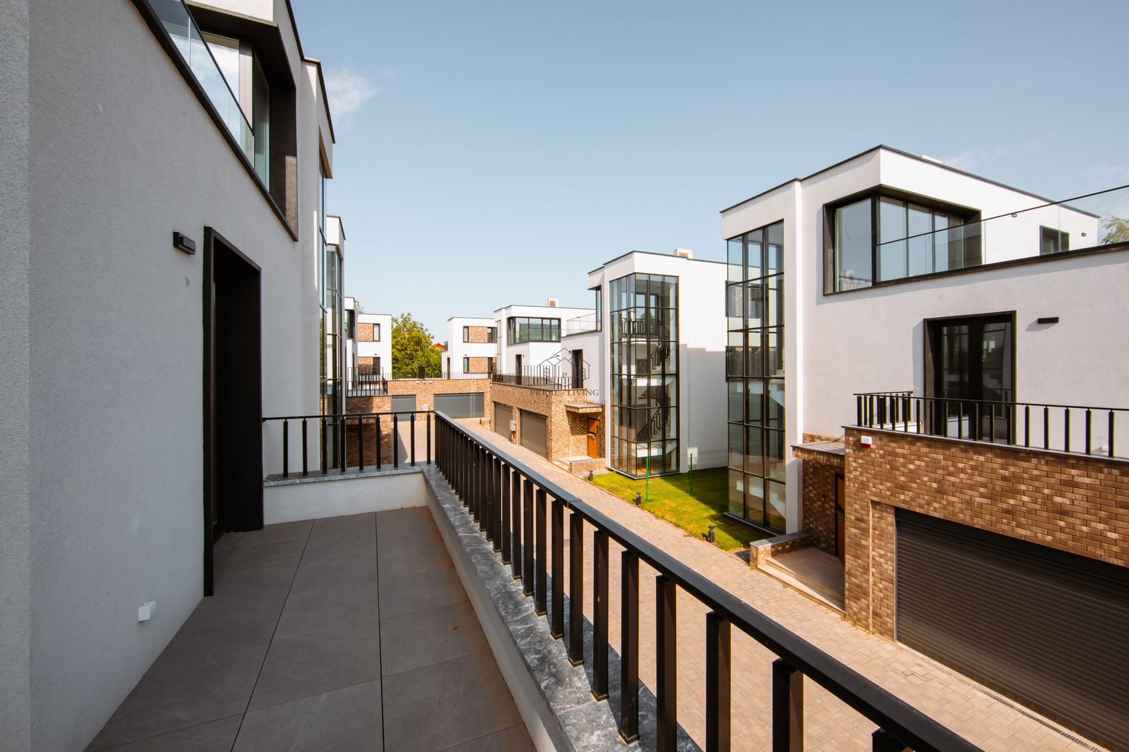 VILA SUPERBĂ CU 4 DORMITOAARE ȘI PISCINA LA INCHIRIERE - Poză 41