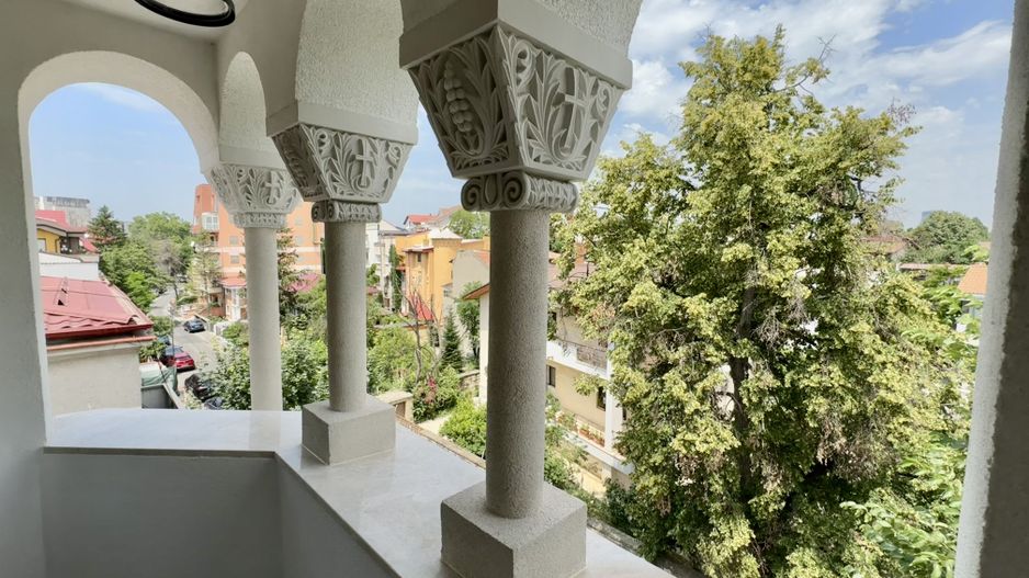 Primaverii vila 650 mp stil arhitectonic neoromanesc - Poză 1