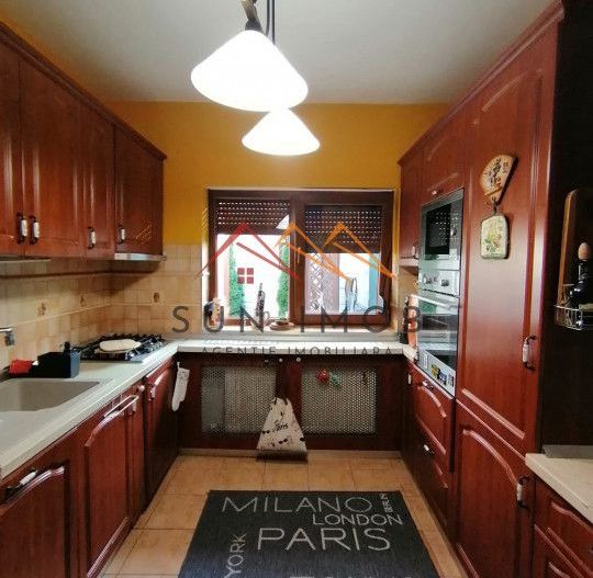 Vila P+E+M, an 2012, 6 camere, ultracentral, finisaje lux, Ploiesti,PH - Poză 33