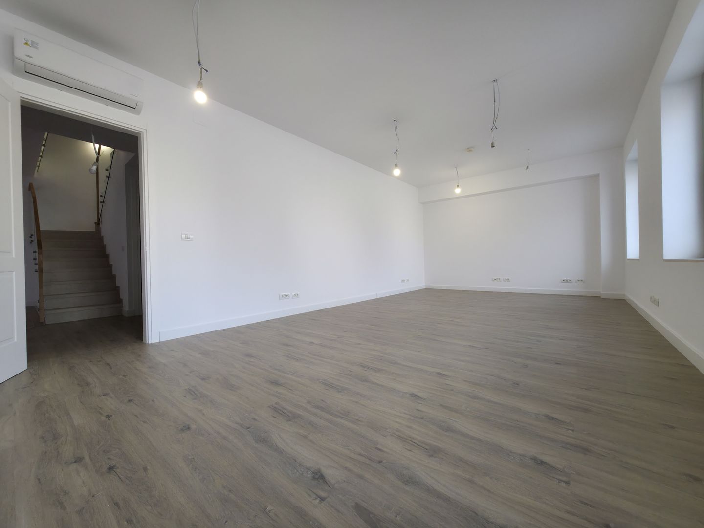 Apartament 4 camere de inchiriat nou în zona Armenească - Universitate - Poză 11
