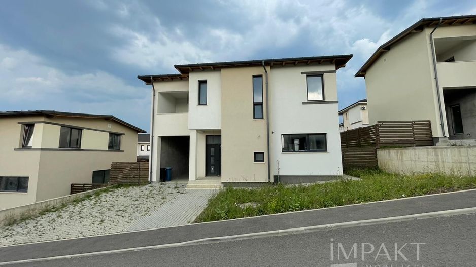 Casă / Vilă cu 4 camere de vanzare- Dezmir - Poză 1