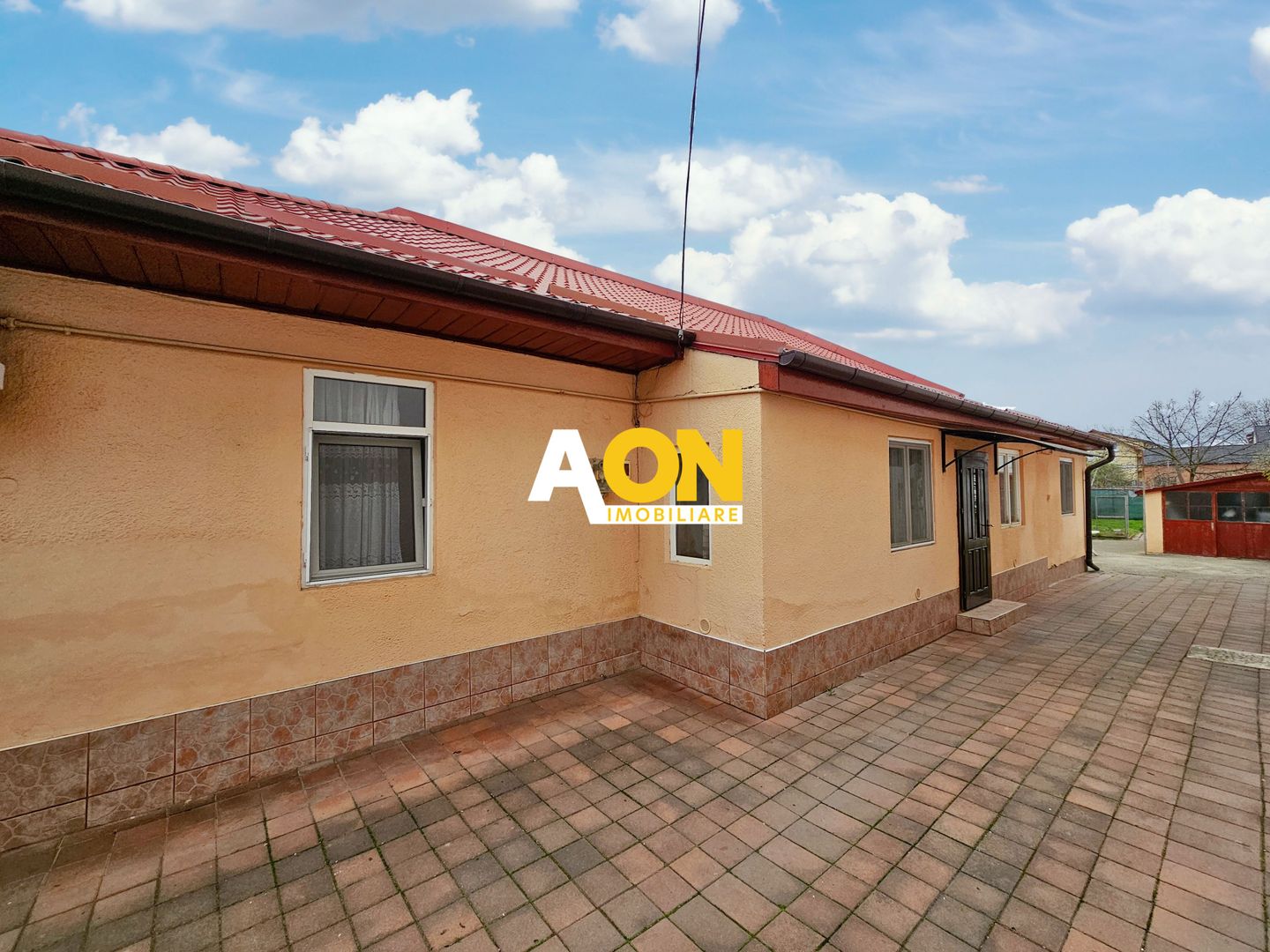 Casa 3 camere, 2 bai, mobilata, utilata, 645 mp teren, zona Lipoveni - Poză 1