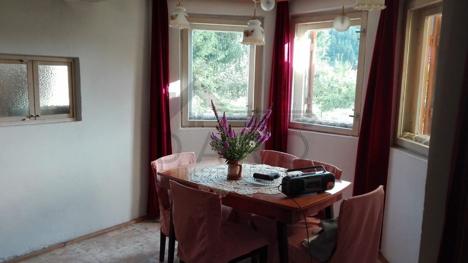 Casă cu etaj , de cărămidă, pe teren de  1680 M2, intabulat și  cu cadastru,la Neagra, jud. Mureș - Poză 6