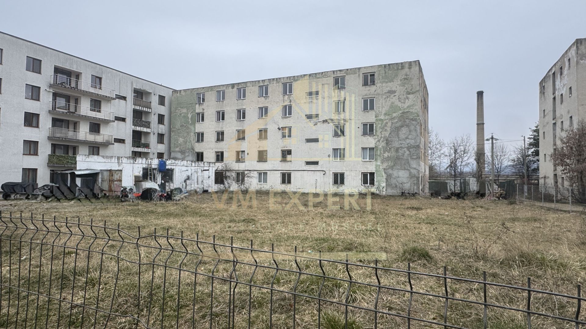BLOC DE GARSONIERE P+4 SUPRAFAȚĂ UTILĂ 2135MP TEREN 2967 MP CĂMPULUNG - Poză 3