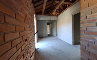 ila cu 6 camere + casă locuibilă pe teren intravilan de 1700 mp, cu vi - Poză 16
