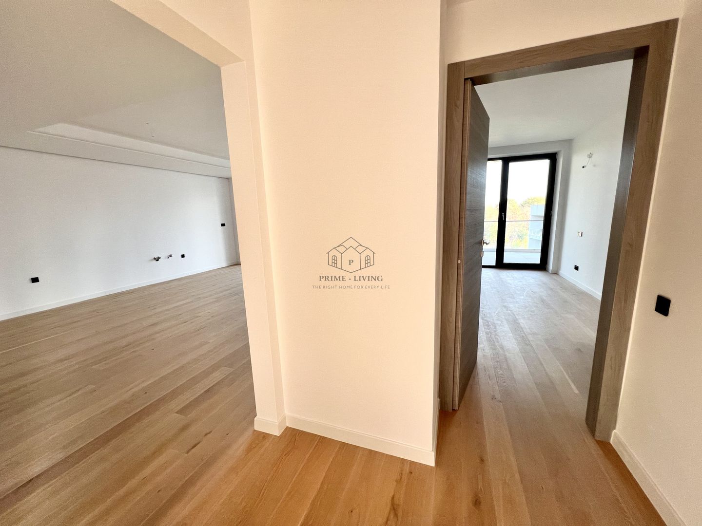 APARTAMENT DEOSEBIT CU 3 CAMERE LA VANZARE CU VEDERE LA LAC - Poză 5