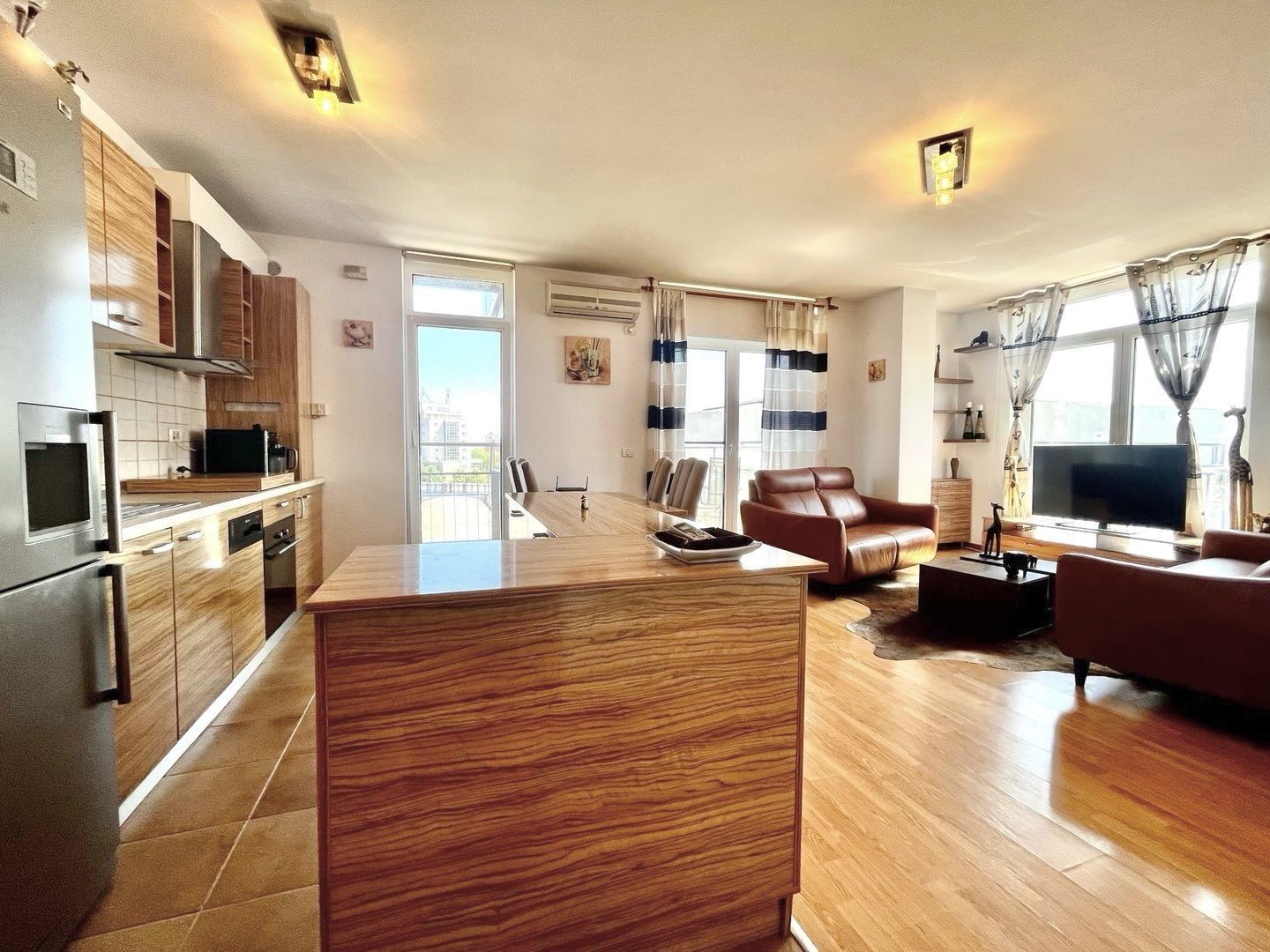 Apartament 3 camere, elegant, pe 2 niveluri,  cu garaj,  zona Aradului - Poză 2