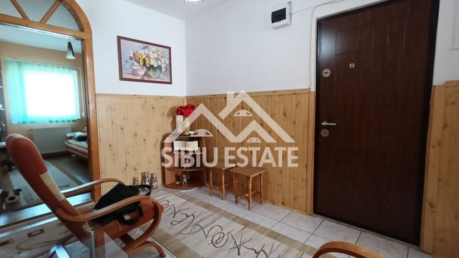 Apartament de vanzare cu 3 camere, decomandat -55 mp. balcon, pivnita - Poză 10