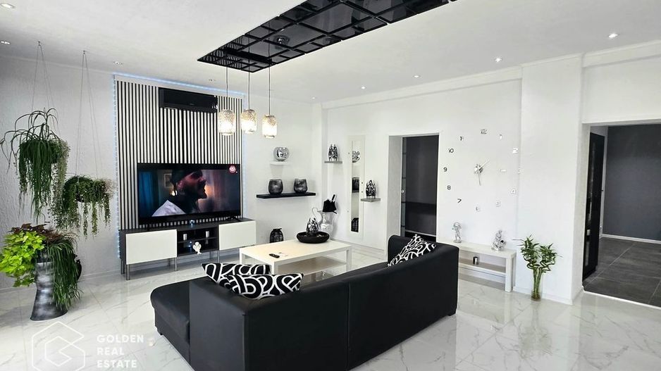 Casă cu design deosebit în Vladimirescu - Poză 6