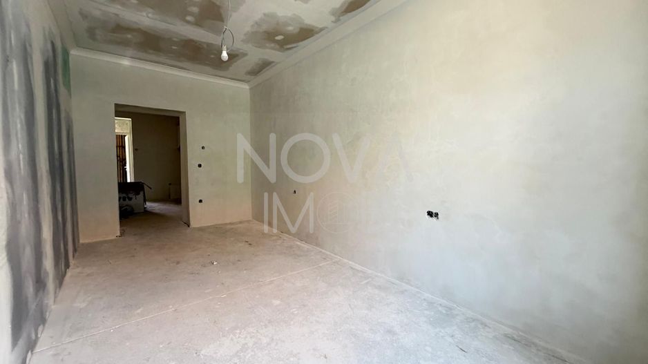 Apartament 3 camere de vanzare, Targul Vinului - Poză 1