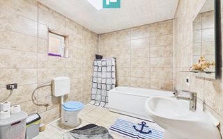 Casă P+E cu două apartamente, zona Drăgășani - Poză 7