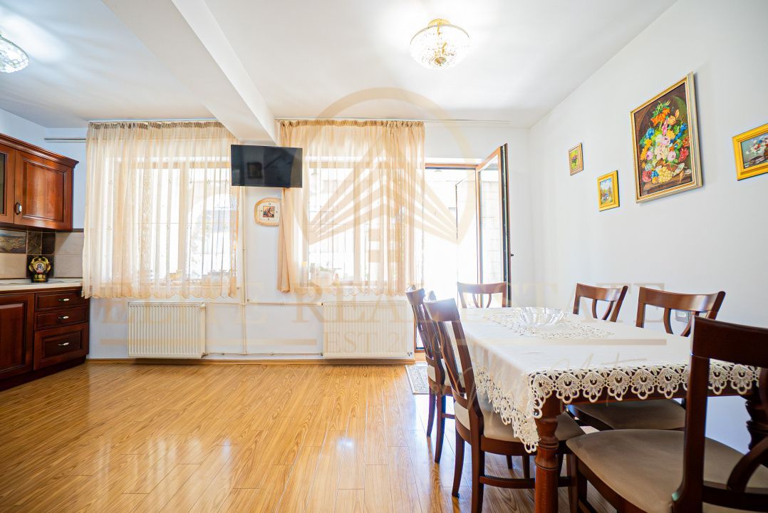 Ovidiu Sud - Zona premium - Vila impozanta, curte mare, garaj, terasa! - Poză 10