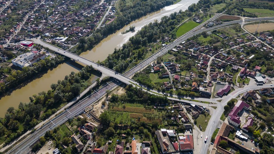 Casă individuală pe un nivel cu 5 camere, Lipova - Poză 3