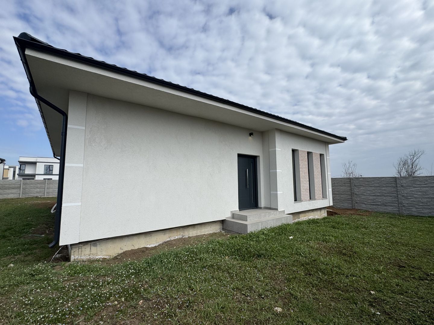 Casa parter Tunari 5 camere curte 400m2, 140m2, UTILITATI, zona buna - Poză 12
