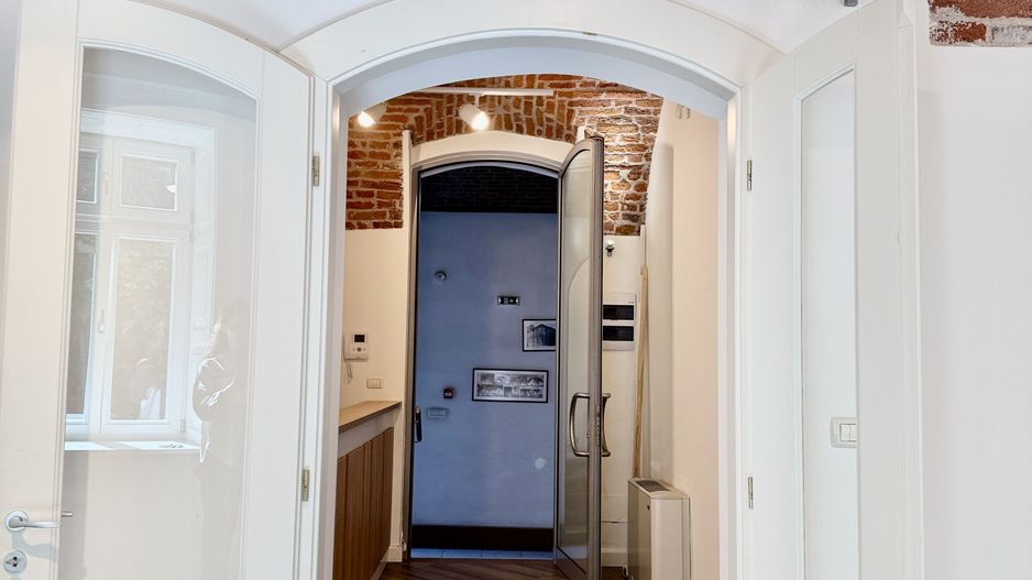 Spatiu birou in cladire istorica restaurata - Poză 9