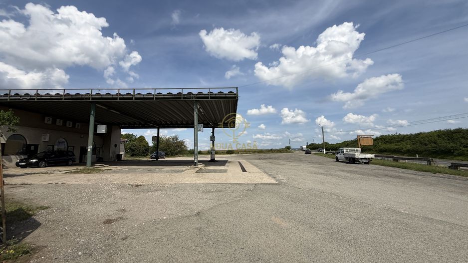 Stație Carburanți De Vânzare| 18.000 mp teren | Hale | Front la E81 - Poză 3