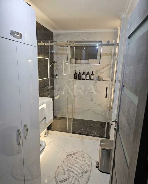 Apartament cu 3 camere in zona centrala - Poză 6