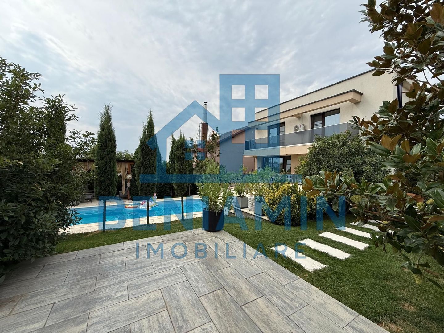 Vila ultramoderna Consul cu piscina si design impresionant - Poză 2