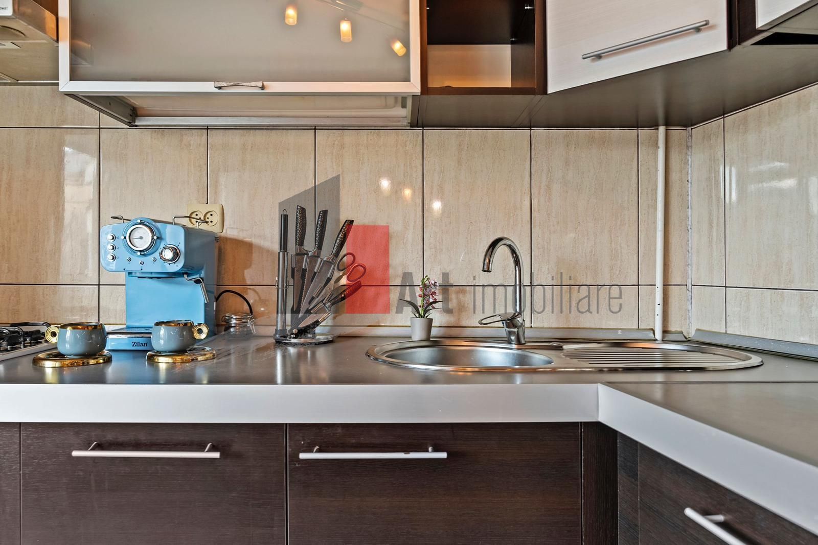 APARTAMENT  DE  4 CAMERE UNIRII - Poză 5