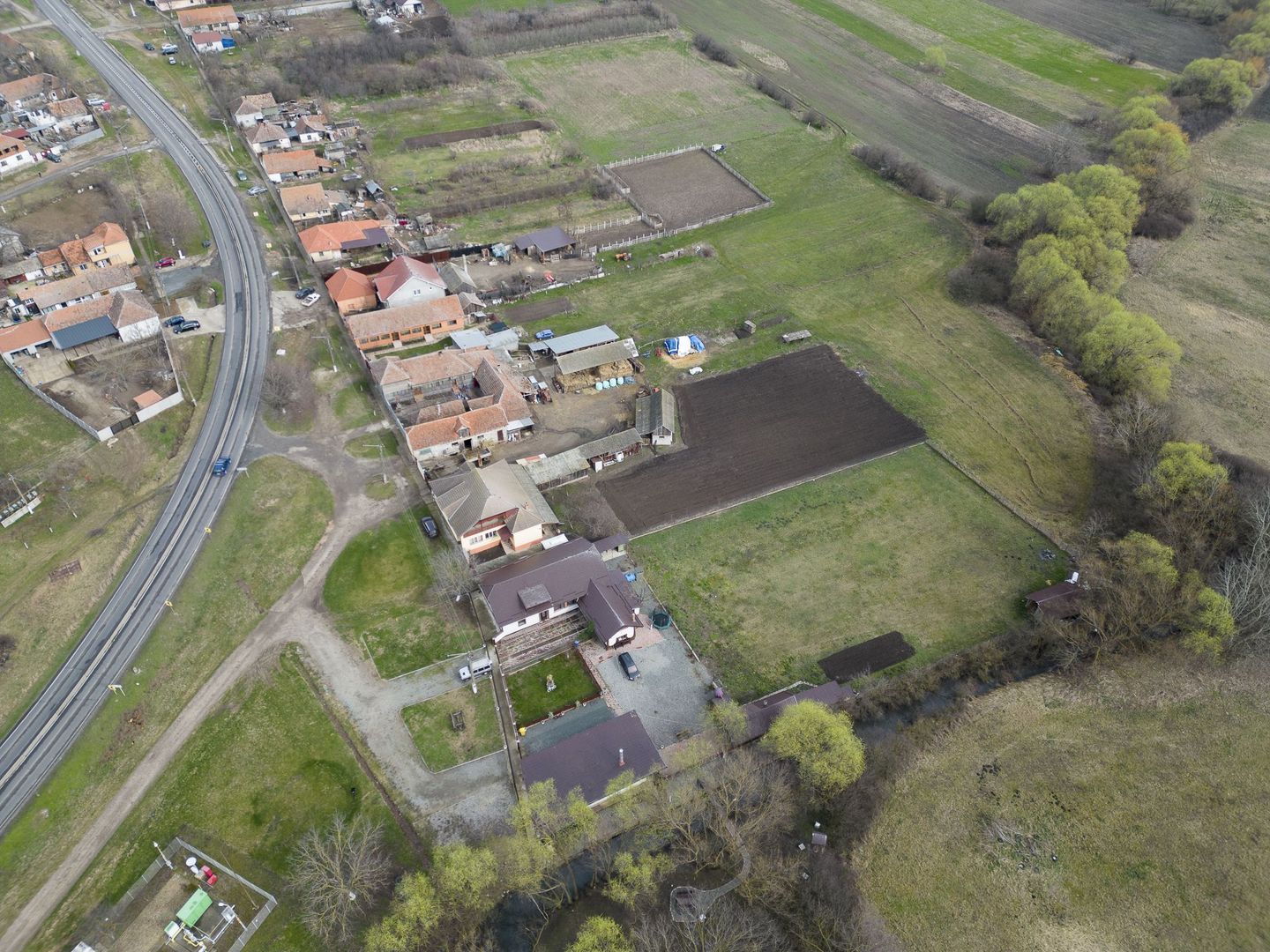 Proprietate imobiliară cu potențial extraordinar! - Poză 53