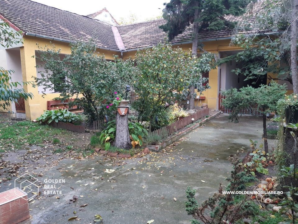 Casa mare, cu 4 apartamente a cate 1, 2, 3 și 4 camere fiecare - Poză 18