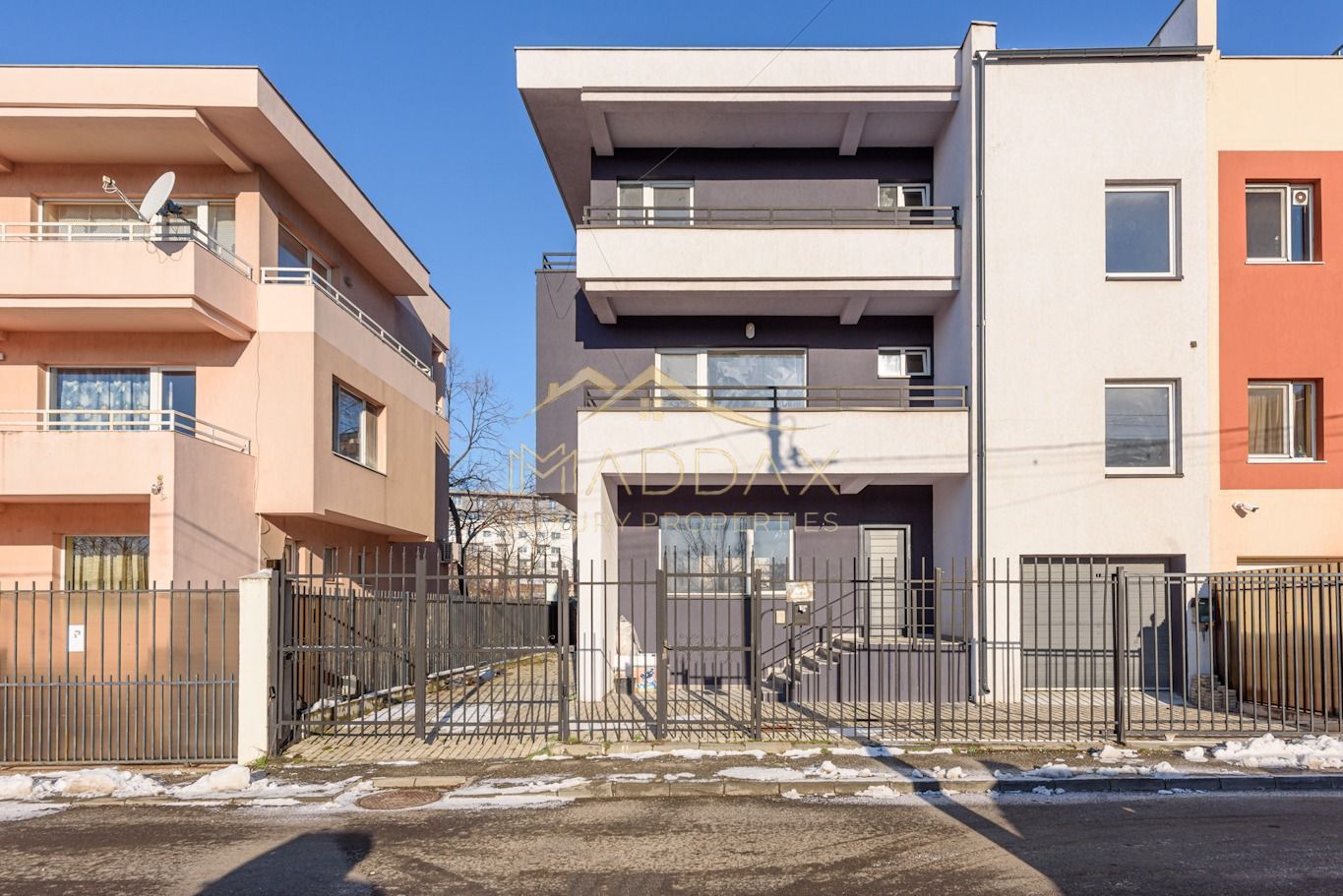 Vila ***400mp*** + Curte Proprie // zona Aviației - Poză 1