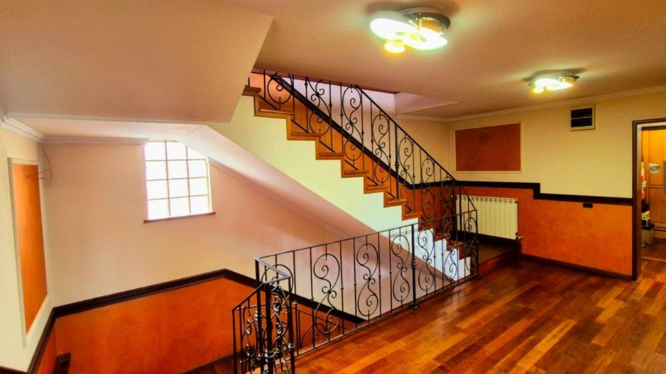 Cauți o casă mare sau spațiu pentru business? Aici le ai pe ambele! - Poză 5