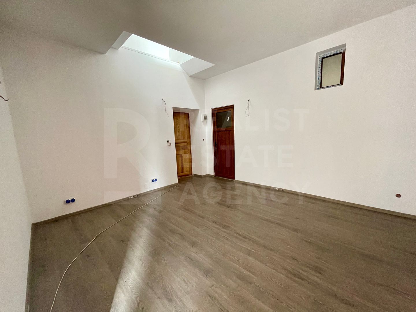 De vânzare – Clădire impresionantă, 11 camere, 9 dormitoare, Păcurari - Poză 13