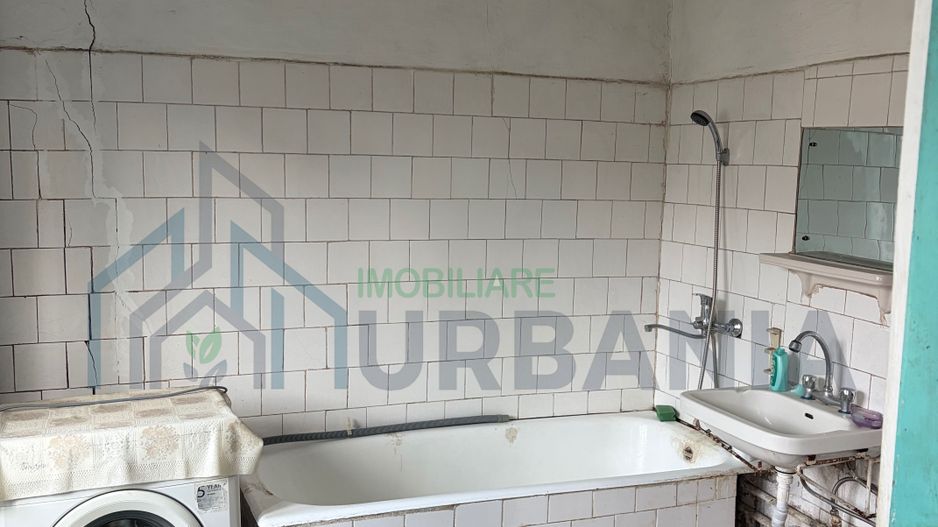 Vând casă zona centrală Pașcani - Poză 8