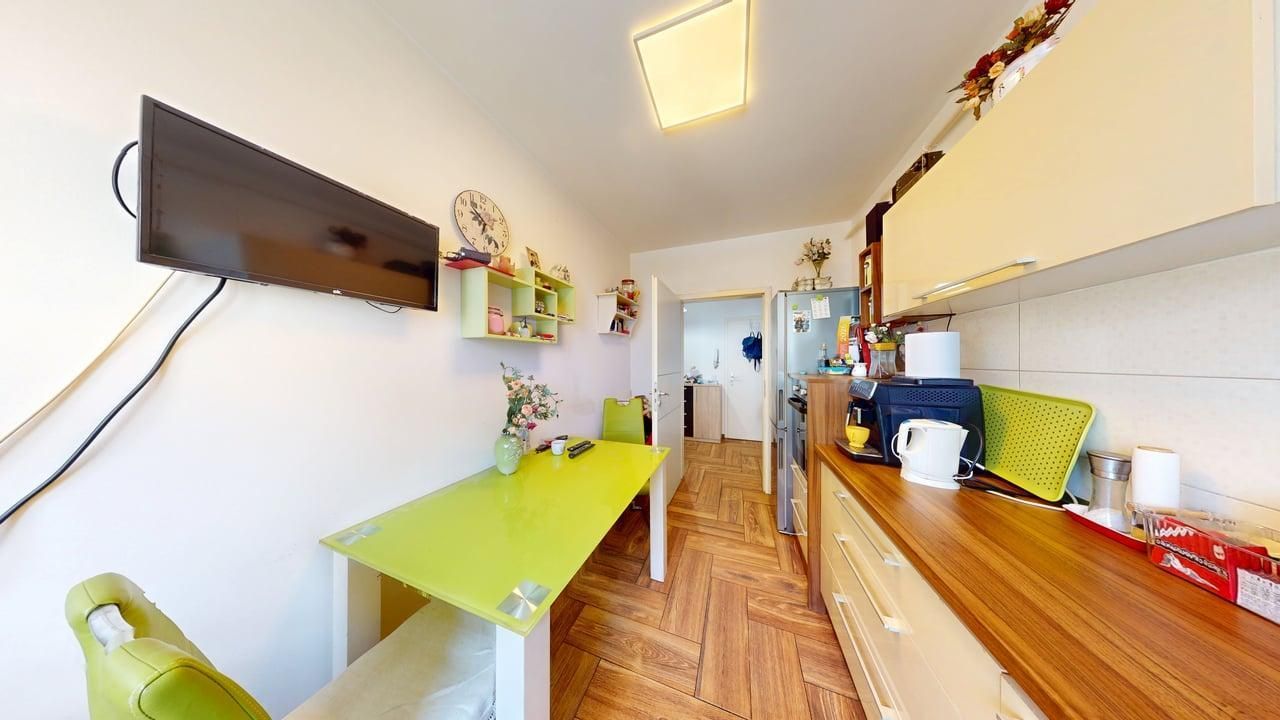 Apartament decomandat, 2 camere, balcon, boxa - Avangarden - Poză 2
