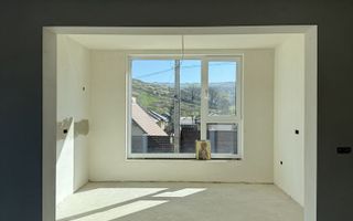 Vilă nouă în Barnova, 216 mp utili, 4 dormitoare, 4 băi, garaj, teren 700 mp - Poză 4