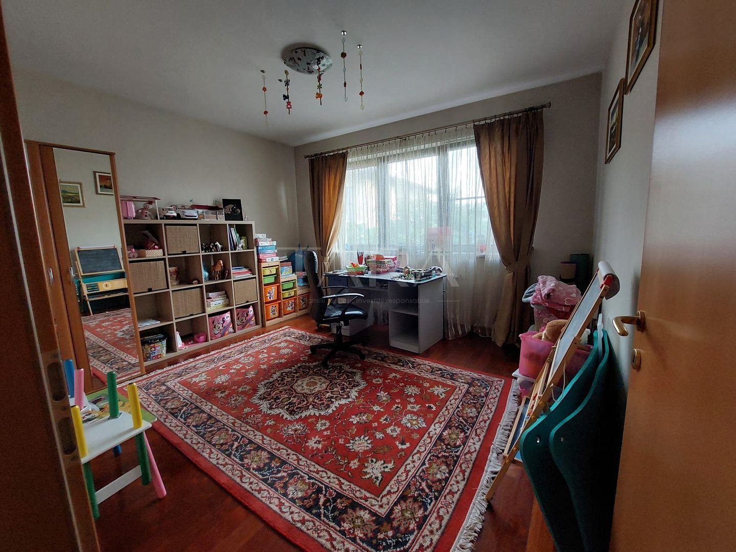 Casă cu 5 camere. de vânzare in Floresti, zona Parcului Poligon. - Poză 13