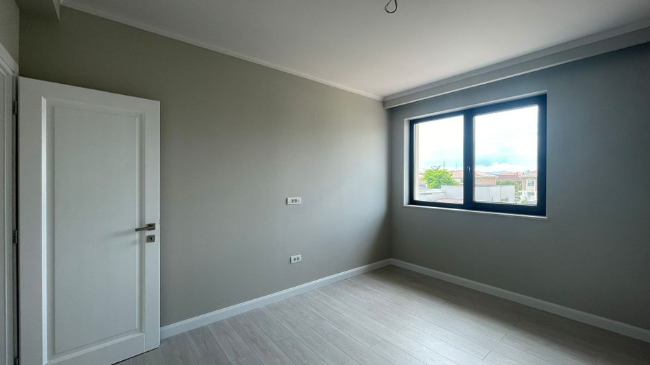 Duplex cu 5 camere și 3 băi - Mosnita Noua - Poză 12