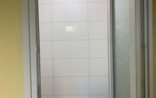 Garsonieră renovată cu baie proprie – zona Hotel Royal, - Poză 2