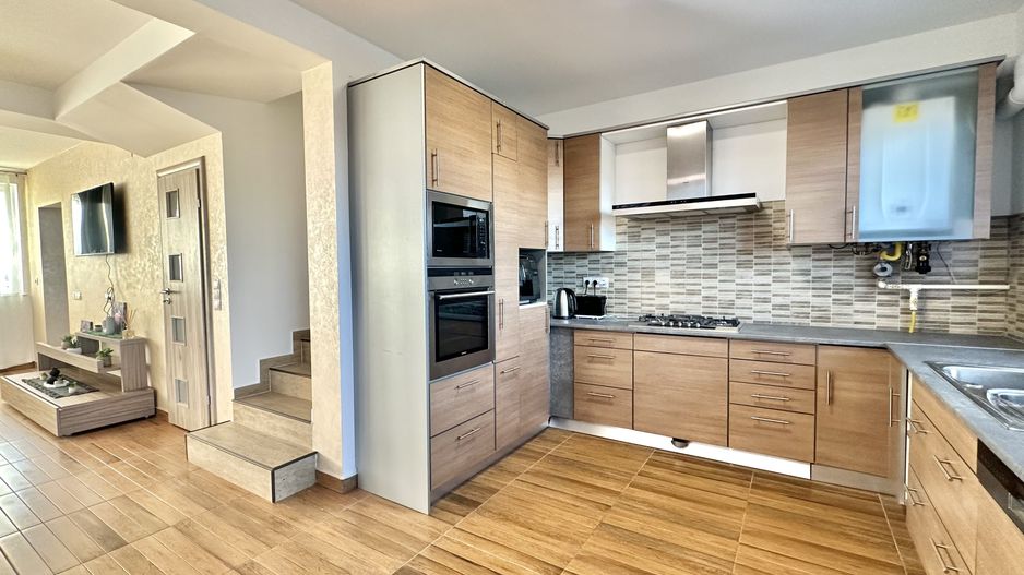 Casă tip duplex de inchiriat, Bartolomeu - Poză 1