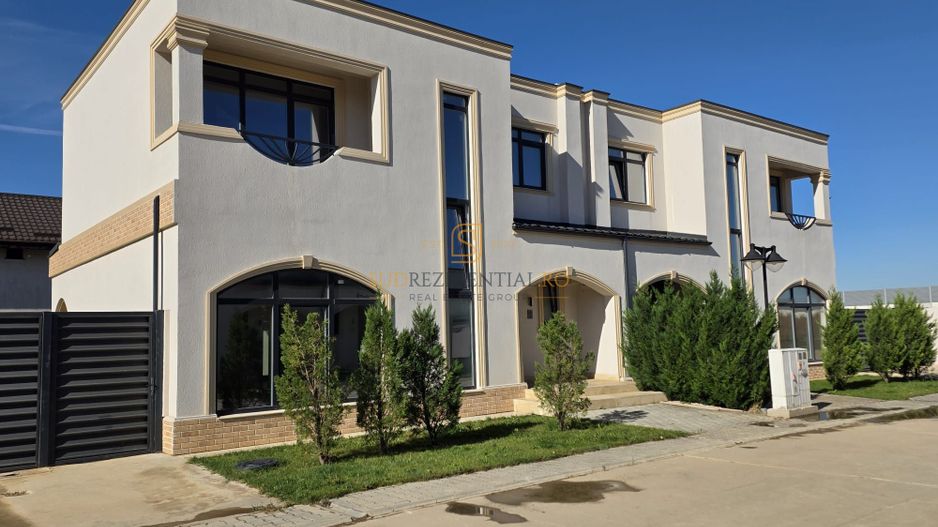 VILĂ MODERNĂ DE VÂNZARE –  POMPA DE CALDURA , PANOURI FOTOVOLTAICE - Poză 9