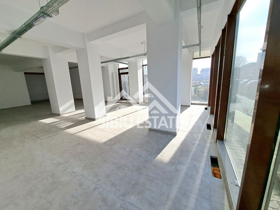 Spatiu comercial vad stradal, vitrine - Poză 10