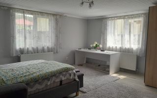 Casă spațioasă, teren generos– Câmpenești - Poză 3