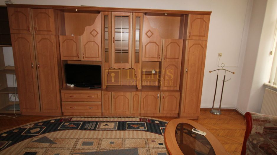 ideal pentru studenti sau o familie, cladire istorica, centrala proprie - Poză 12