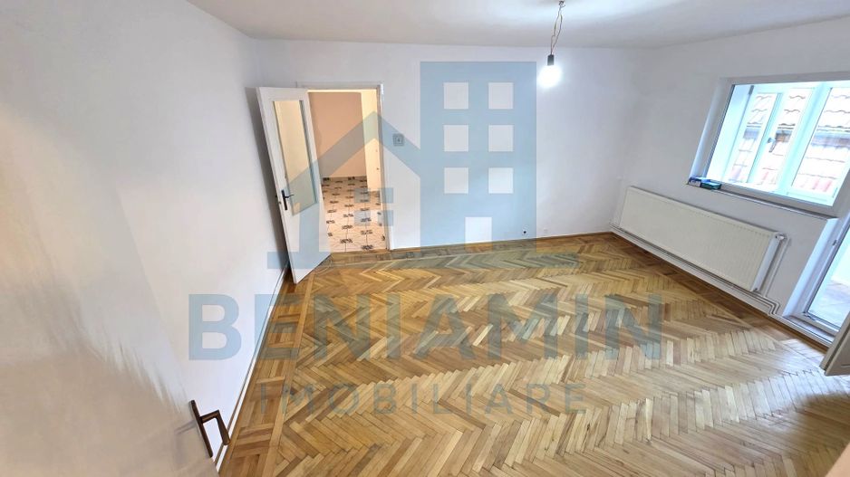 Apartament doua camere spatios Rovine etaj 1 cu centrala 54mp 1978 - Poză 1