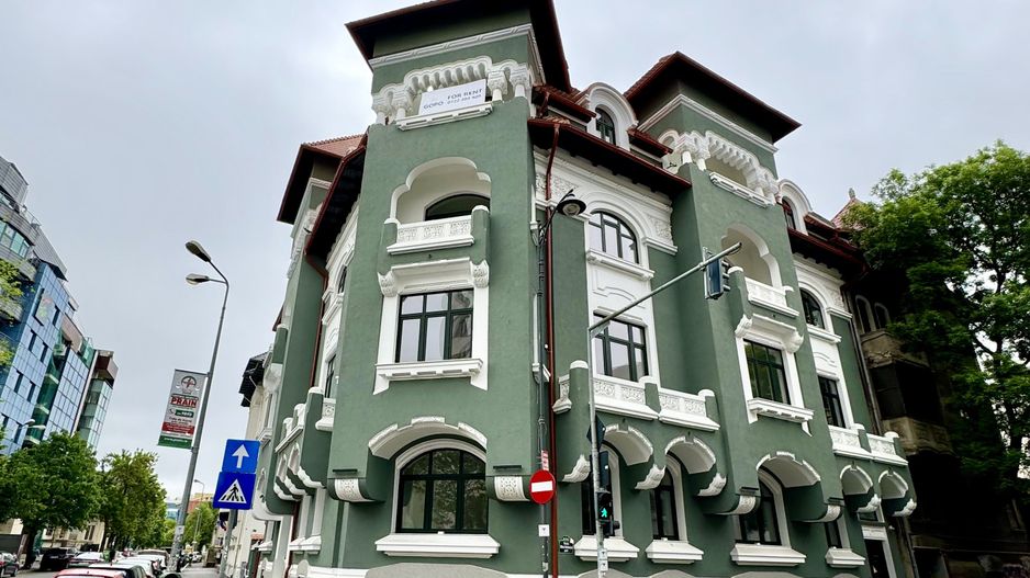 Cladire Brancoveneasca 30 de birouri 1100 mp dubla deschidere - Poză 1