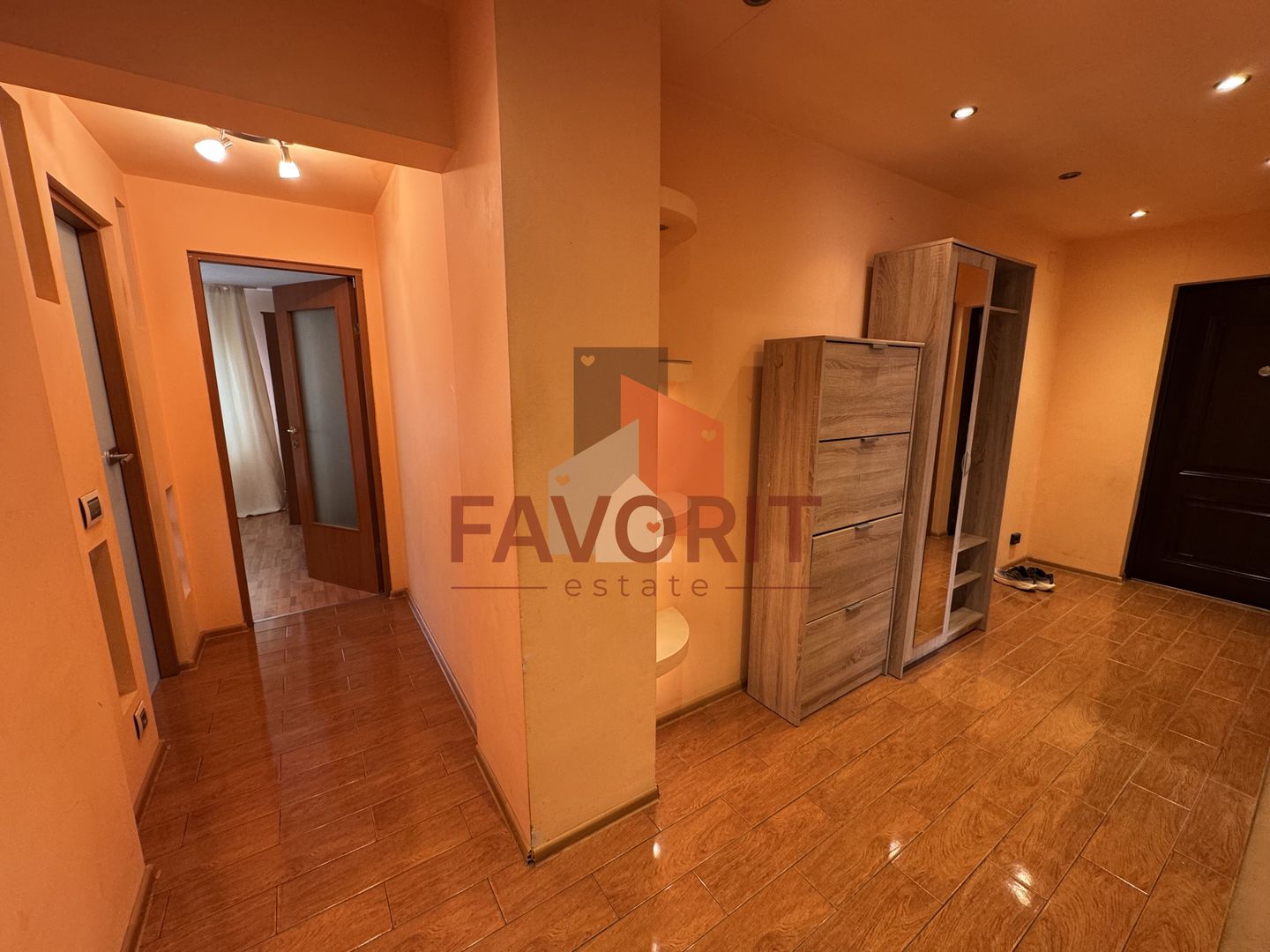 Disponibil imediat. Etaj 1. Centrala proprie. Vedere pe 2 parti. - Poză 5